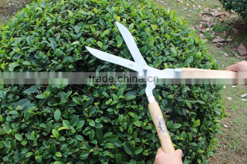 Wooden handle Hedge shears
