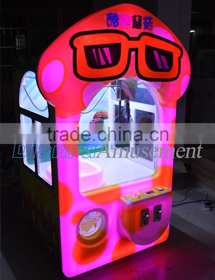 2015 new prize claw crane machine mushroom /coin operated plush mini candy toy doll vending crane machine for sale