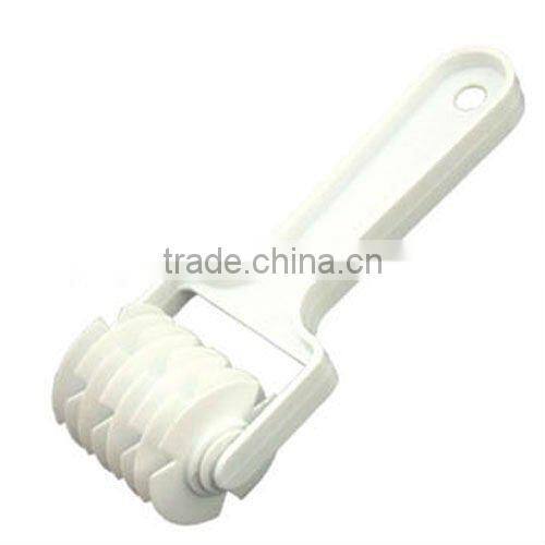 New style plastic dough dockers roller dough cutter