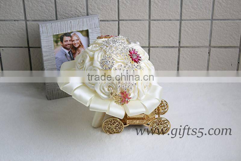 High quality luxurious White satin rose spring bouquet