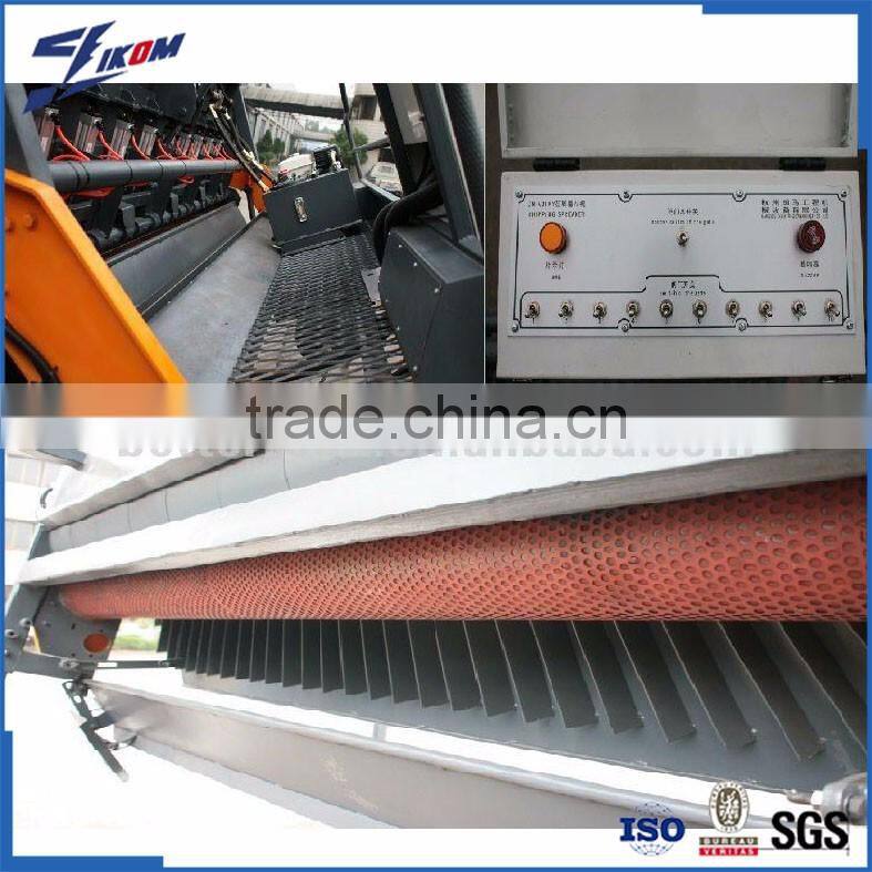 chips spreader machine for road making