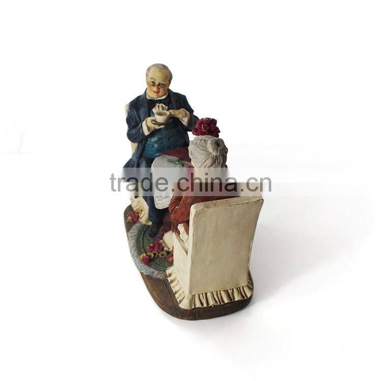 Artificial souvenir family couple sculpture