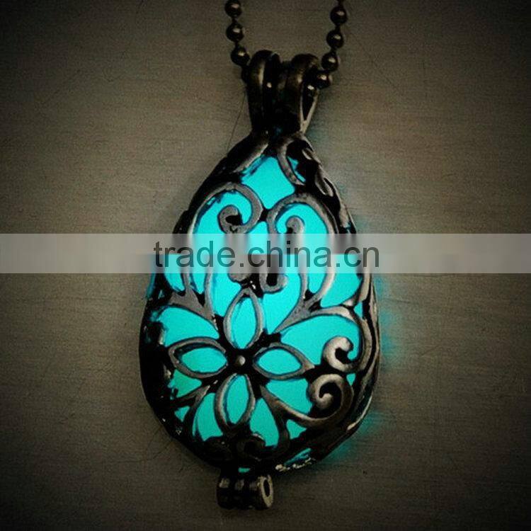 2015 hot sale Fashion Necklace women kids pendant necklace Glow in the dark