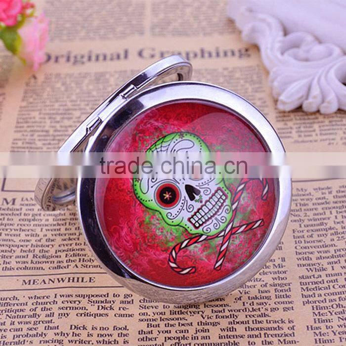 Cosmetic mirror with skull designs