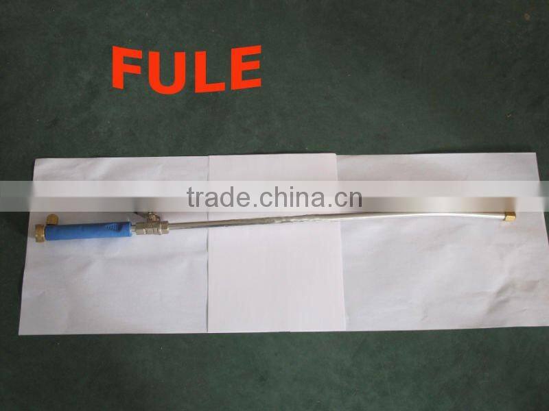 garden water gun with adjustable spray and flow from fine spray to needle stream to heavy rinse