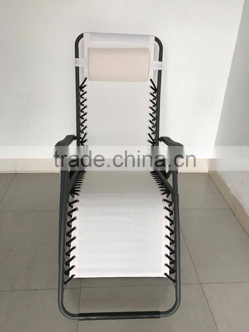 White Zero Gravity Chair Portable Folding Beach Chair with anthracite frame