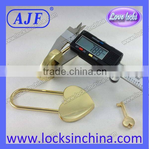 2014 NEWEST Inexpensive safe and reliable long hook golden locks