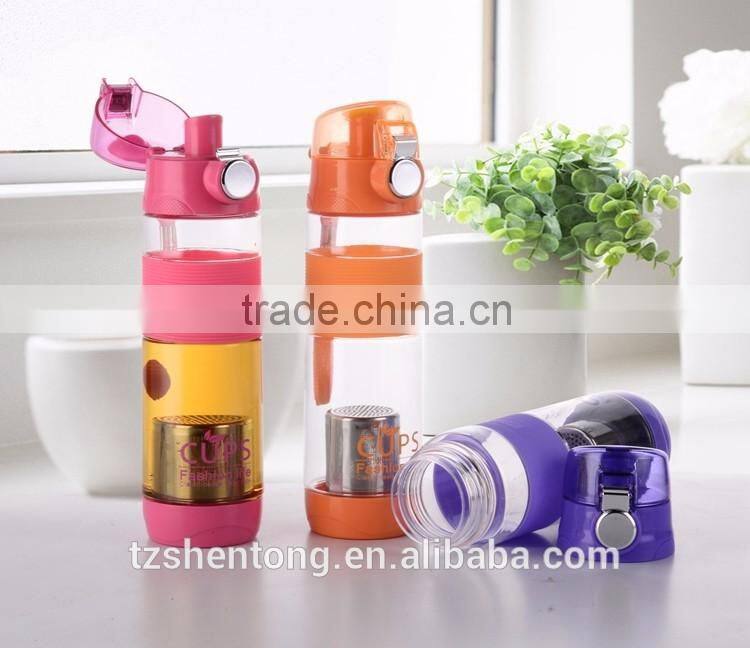 Flip top lid tea infuser plastic water bottle