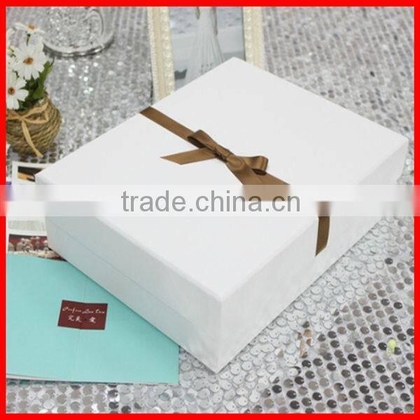 White Luxury Custom Paper Apparel Box Handmade
