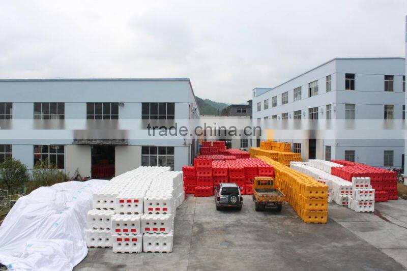 Factory wholesale plastic road safety barrier road block barriers