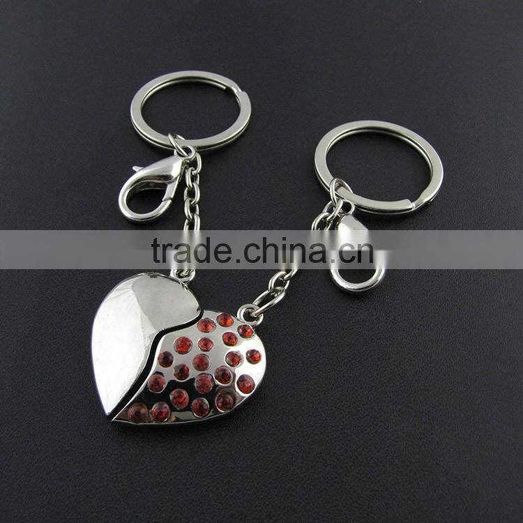 New Design Romantic Heart Keychain 2 Pieces Broken Heart Shaped Keychain For Couples Best Gift