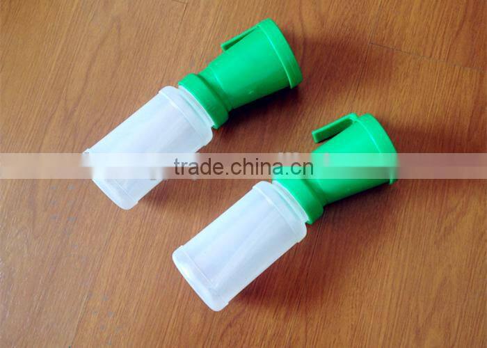 Molded-in Hook Type Teat Dip Cup , Non-Return Teat Dipper