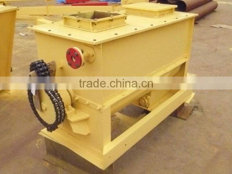 Single shaft hay mixer for animal feed