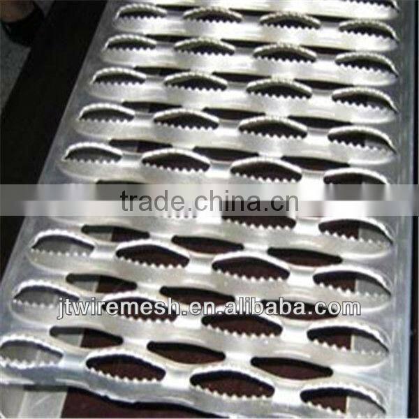 hot sale and sample free galvanized checkered plate/checker plate specification with all kinds of hole shape(China Manufacturer)