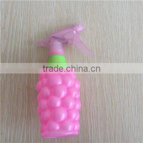 Grapes shape plastic garden spray bottle with trigger