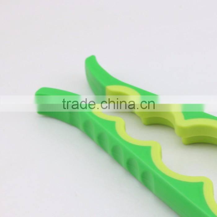 Eco-friendly Kitchen Cooking Tools Plastic Bottle Opener Wine Accessories