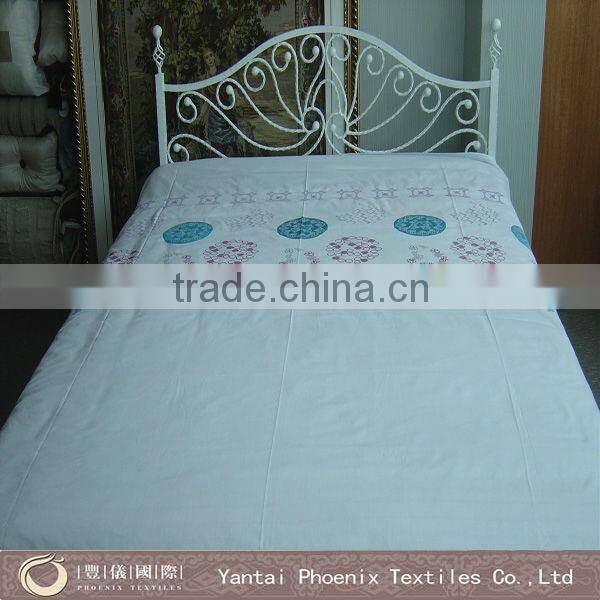 2013 newest embroidery silk quilt cover