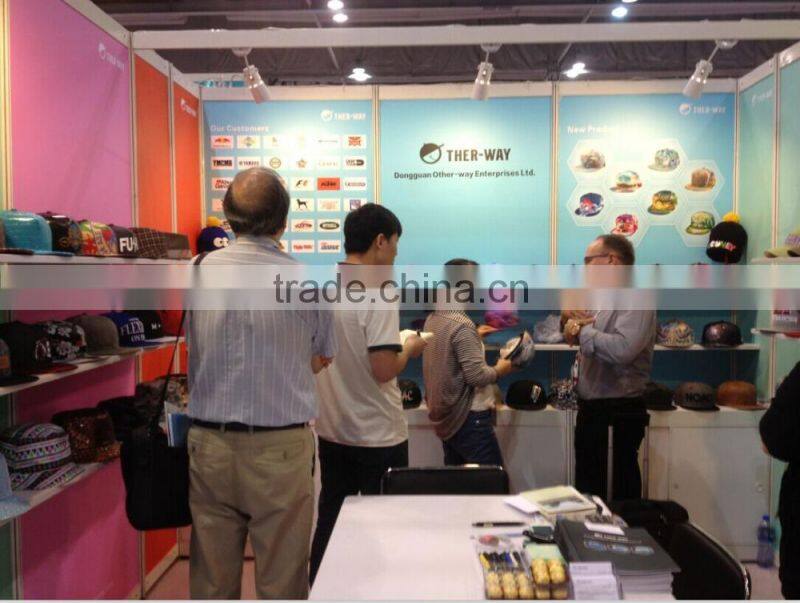 flat brim 5 panel floral printed cap