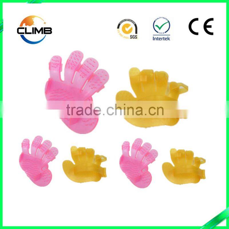 China made dog grooming brush,massage brush,plastic pet bath glove