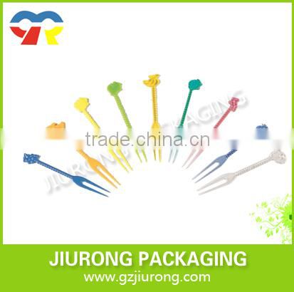 Disposable cocktail stirrer with different colors and shape plastic cutter and fork