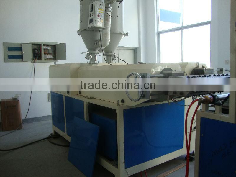 Disposable plastic food container machine