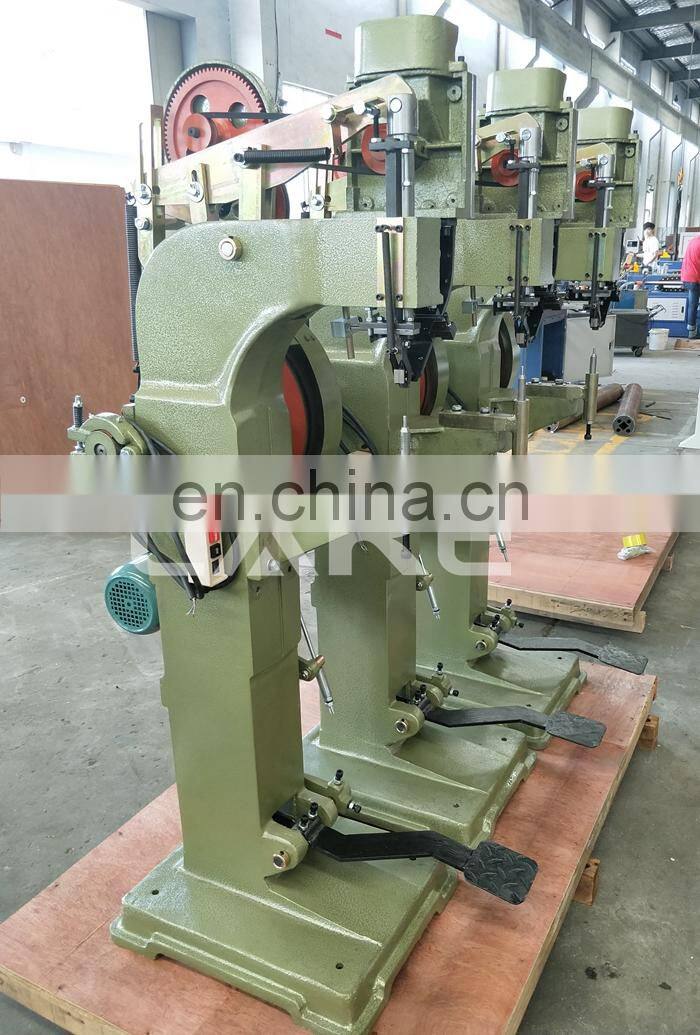 Automatic rivet feeding ice skate riveting machine