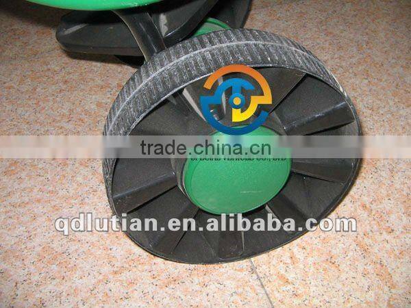 garden spreader. lawn spreader, fertilizer