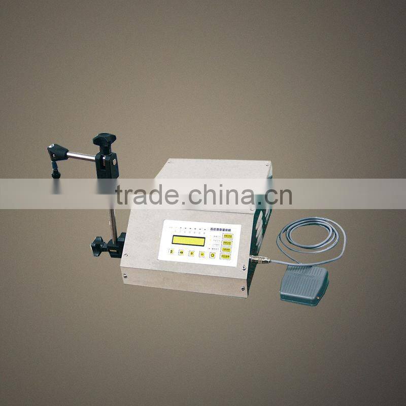 2015 new hot selling small-scale semi automatic liquid filling machine