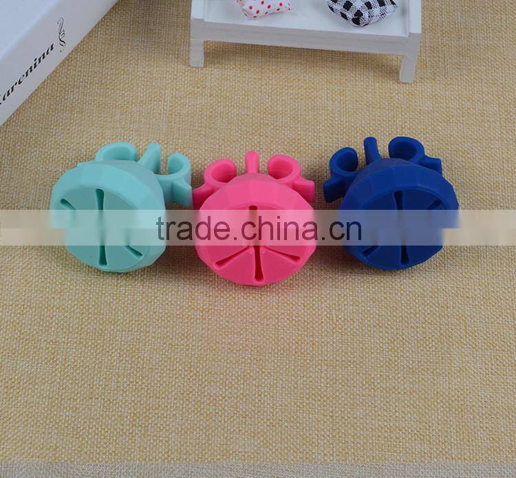 Private label two finger wearable silicone clear nail polish holders