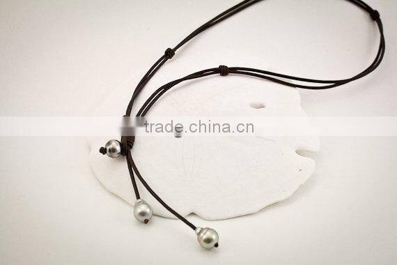 Knotted LEATHER & Three FRESHWATER Pearl Bracelet - Round