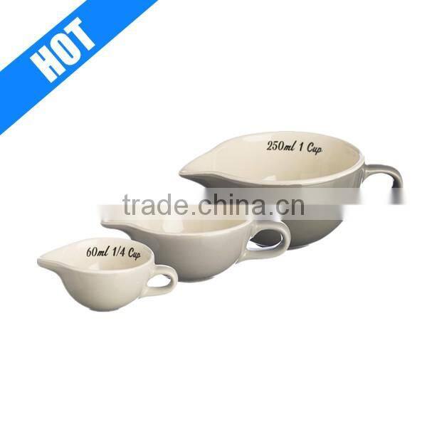 Ceramic Stoneware Baker Bowl Measuring Cups For Sale