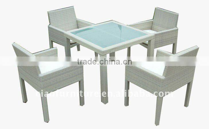 CHINA MANUFACTORY OUTDOOR RATTAN KD TABLE WITH FOUR CHAIRS