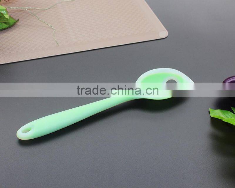 CK-3049 FDA&LFGB 7pcs kitchen accessories heat resistant non stick seamless silicone kitchen utensil set nylon inside