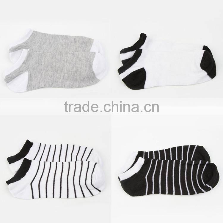 Custom wholesale mens fashion black and white stripes socks