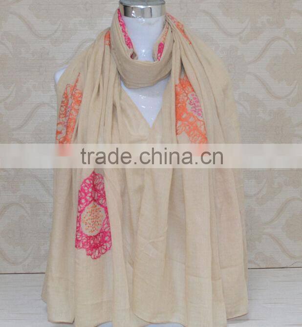 Wholesale Fall Winter Fashion Embroidery Design Flower Woman Cotton Shawl