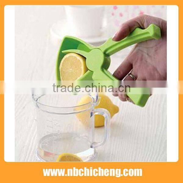 2015 wholesale Lemon Squeezer hand mini automatic lemon juicer