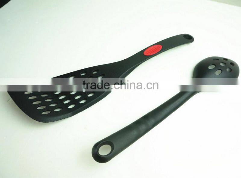 33053 nylon kitchen tturner and spoon