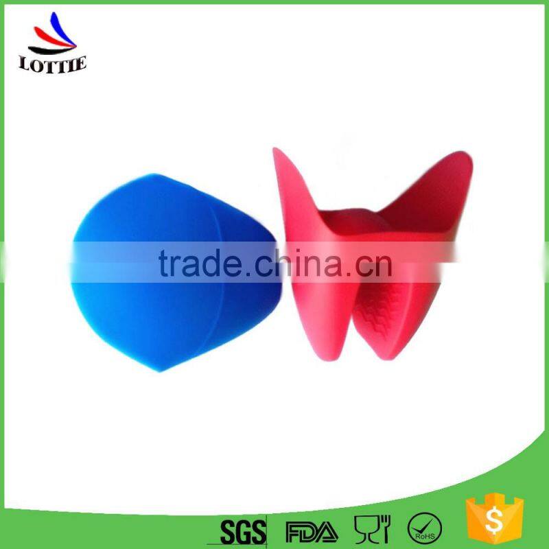 2016 Hot selling FDA grade Kitchenware Baking Silicone Oven Mitt Microwave oven gloves