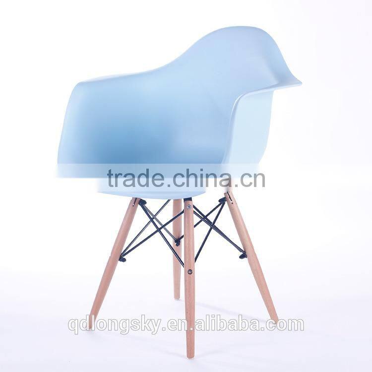 LS-4012 Italian design TATAMI plastic leisure chairs with arms and wood legs