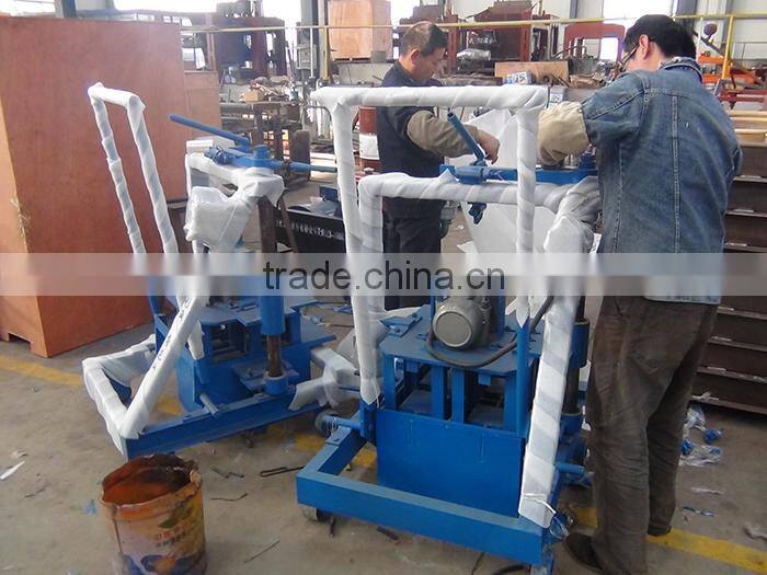 Small Low Cost Movable Egg Layer Block Macking Machine QT40-3C