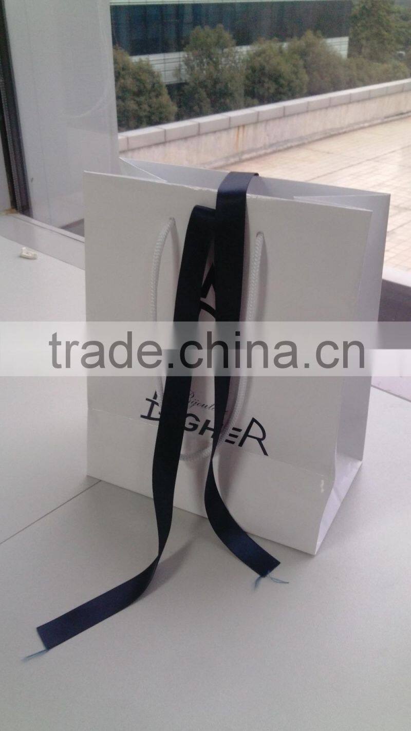 Art paper fashion paper bag hand length packaging bags customized