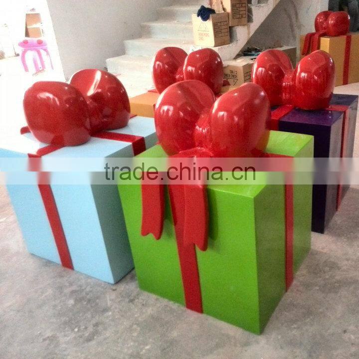 2014 Different colors FRP Christmas gift box decoration
