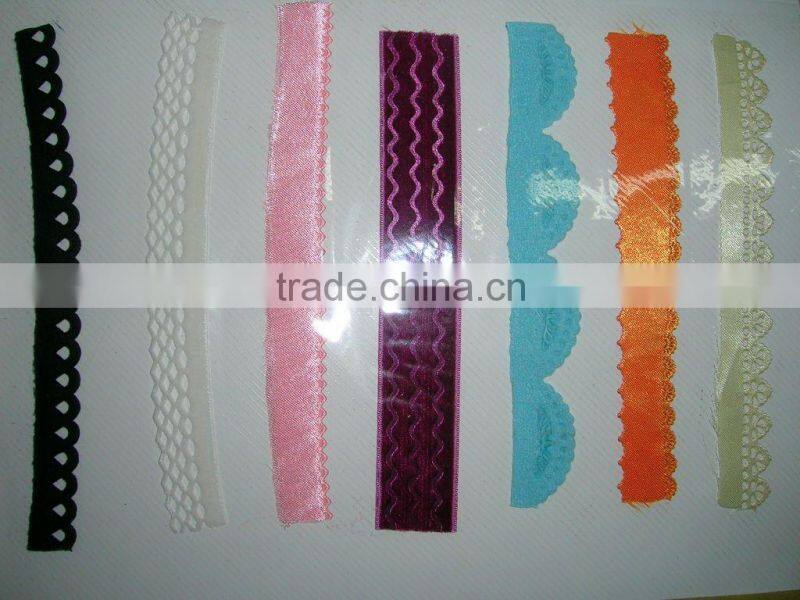 Ultrasonic lace machine for bra cup