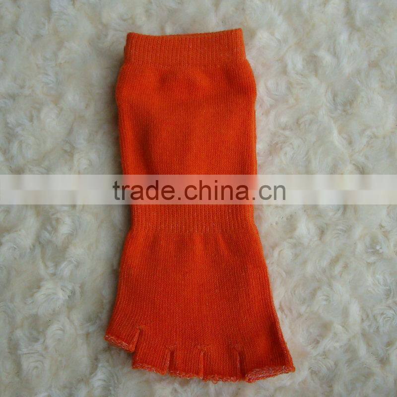 Non-slip yoga massage five fingers socks environmental particles wear cotton antibacterial yoga socks wholesale