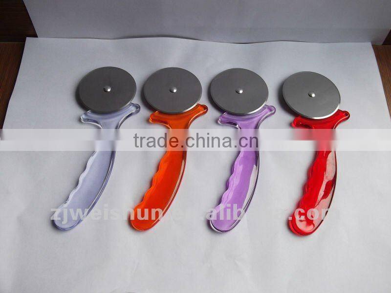 plastic pizza /cake cutter