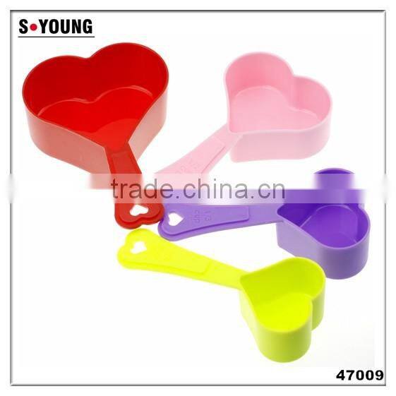 47009 4PCS HEART SHAPE MEASURING CUP