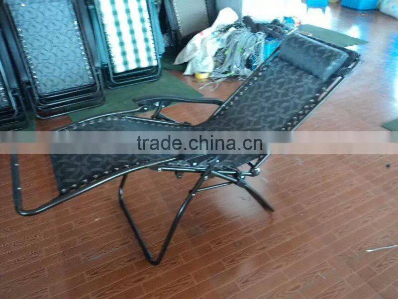 Outdoor portable foldable sun deck chair with armrest