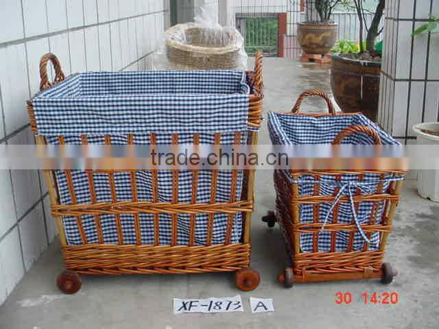 Round water hyacinth food basket with handle for Christmas