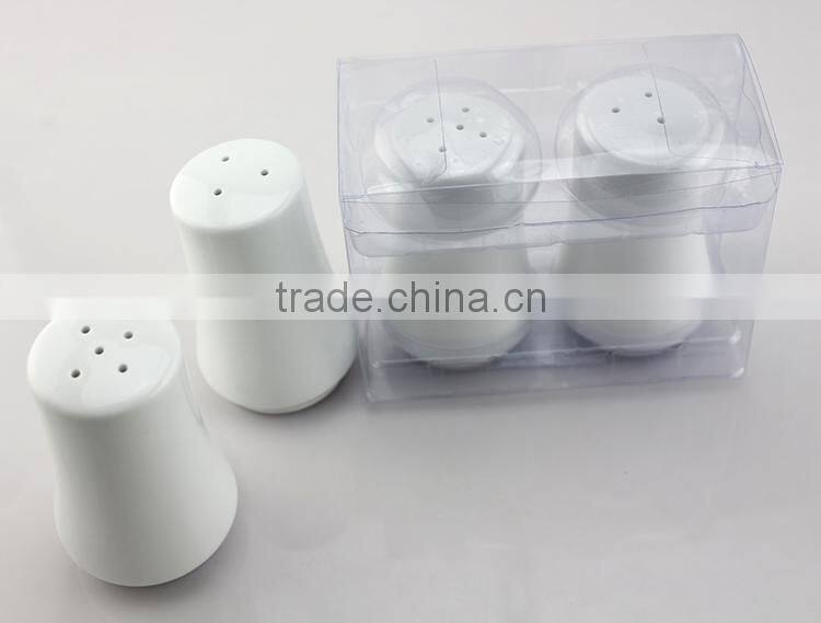 Customized logo wholesale white ceramic cruet pots, salt and pepper shaker set