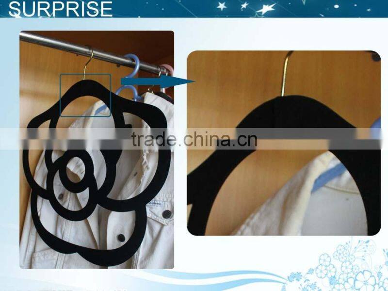 Velvet hanger for scarves in black